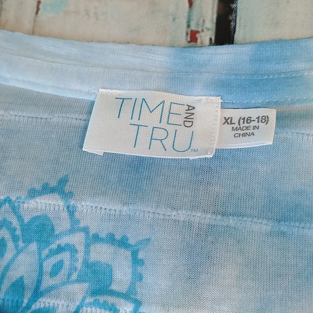 Time And Tru Blue/White Floral Mandela Pattern V Neck Long Sleeve Flowy Shirt - Picture 5 of 8